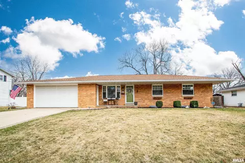 2516 N Rockwood Dr, Peoria, IL 61604