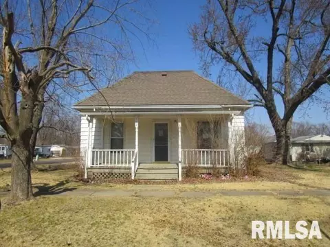 112 W Main St, Glasford, IL 61533