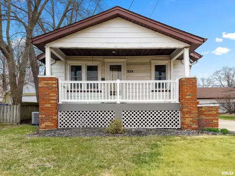 929 E Glen Ave, Peoria Heights, IL 61616