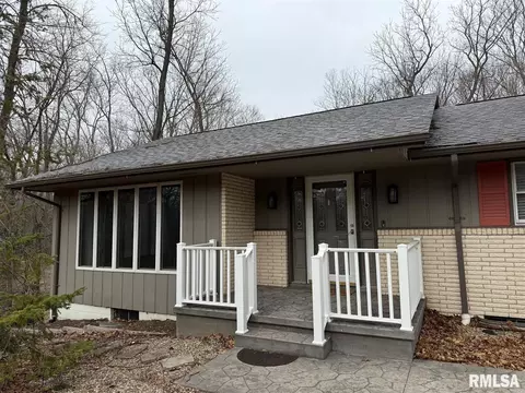 Exterior - 20 Indian Trl, Macomb, IL 61455 photo 2 of 5