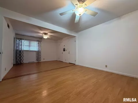 Living - 20 Indian Trl, Macomb, IL 61455 photo 3 of 5