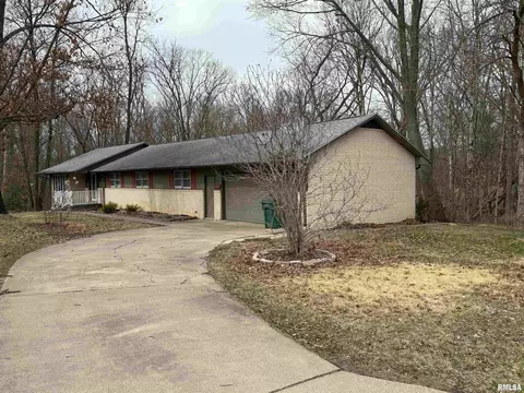 20 Indian Trl, Macomb, IL 61455