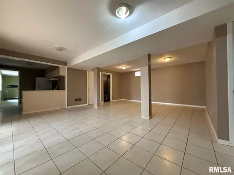 Living - 20 Indian Trl, Macomb, IL 61455 photo 4 of 5