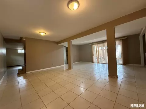 Living - 20 Indian Trl, Macomb, IL 61455 photo 5 of 5