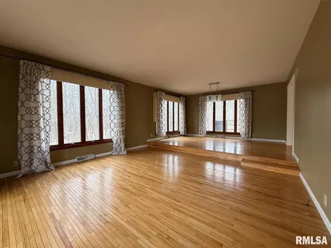 Living - 20 Indian Trl, Macomb, IL 61455 photo 1 of 5