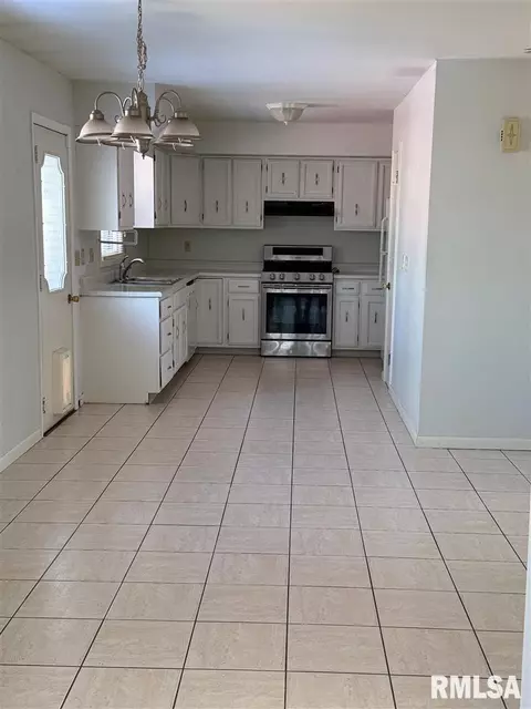 Kitchen - 20 Indian Trl, Macomb, IL 61455 photo 2 of 3