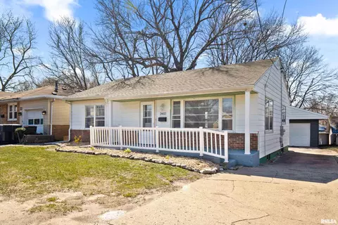 2402 Court St, Pekin, IL 61554
