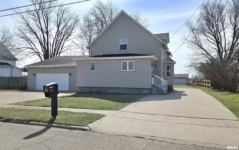 1732 E Chestnut St, Canton, IL 61520