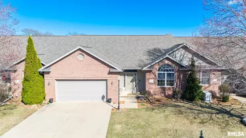 2810 Addison Ct, Pekin, IL 61554