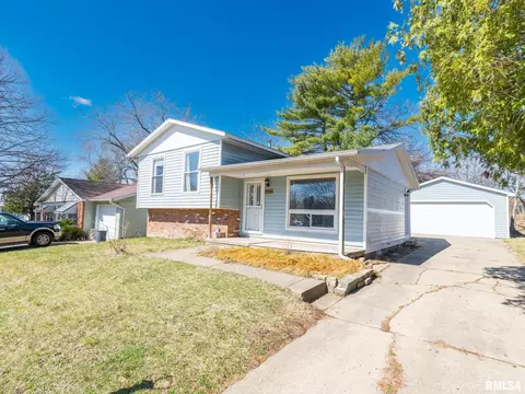 3909 W Creighton Ter, Peoria, IL 61615