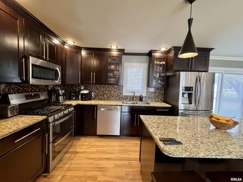 Kitchen - 9 Prairie Rd, Macomb, IL 61455 photo 2 of 8