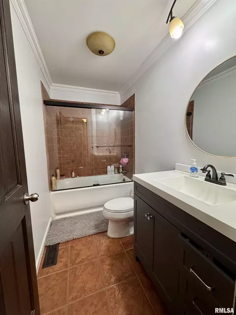 Bath - 9 Prairie Rd, Macomb, IL 61455 photo 3 of 3