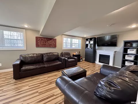 Living - 9 Prairie Rd, Macomb, IL 61455 photo 6 of 7