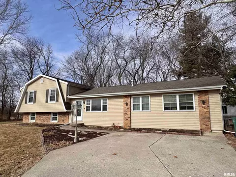 9 Prairie Rd, Macomb, IL 61455
