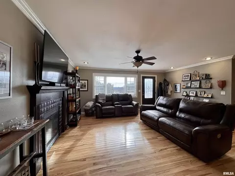 Living - 9 Prairie Rd, Macomb, IL 61455 photo 3 of 7