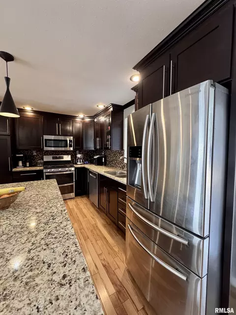 Kitchen - 9 Prairie Rd, Macomb, IL 61455 photo 6 of 8