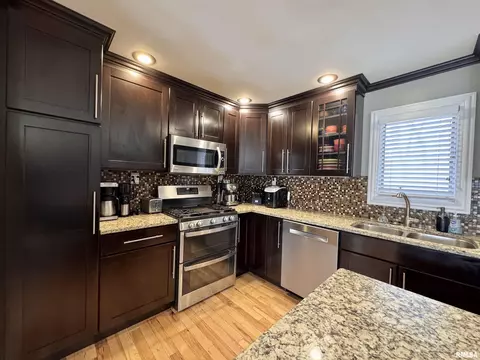 Kitchen - 9 Prairie Rd, Macomb, IL 61455 photo 4 of 8