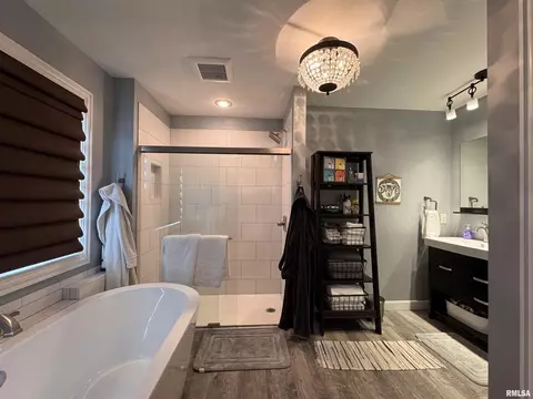 Bath - 9 Prairie Rd, Macomb, IL 61455 photo 1 of 3