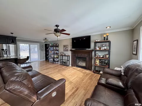 Living - 9 Prairie Rd, Macomb, IL 61455 photo 1 of 7