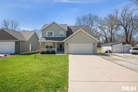 9925 N Garden Ln, Peoria, IL 61615
