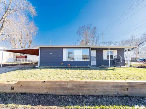 1600 Bellaire St, Pekin, IL 61554