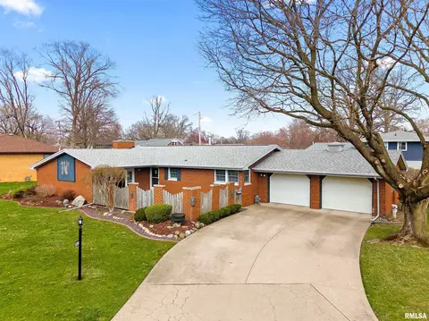 841 Sunset Rd, Morton, IL 61550