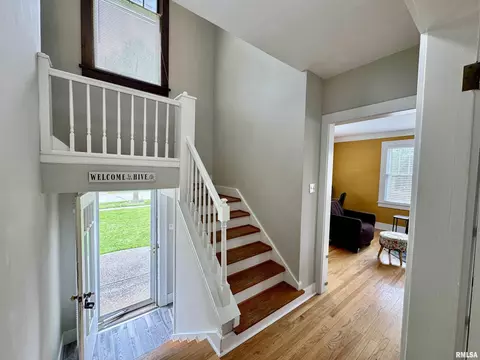 Entry Way - 405 S Edwards St, Macomb, IL 61455 photo 1 of 11