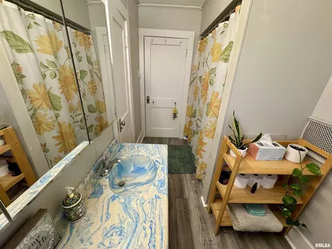 Bath - 405 S Edwards St, Macomb, IL 61455 photo 3 of 4
