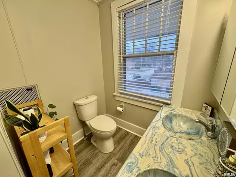 Bath - 405 S Edwards St, Macomb, IL 61455 photo 4 of 4