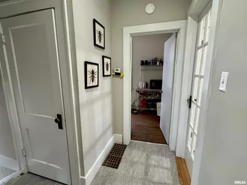Entry Way - 405 S Edwards St, Macomb, IL 61455 photo 7 of 11