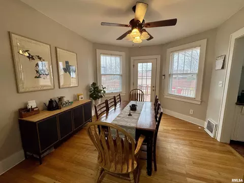 Dining - 405 S Edwards St, Macomb, IL 61455 photo 3 of 5