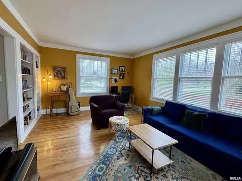Living - 405 S Edwards St, Macomb, IL 61455 photo 5 of 6