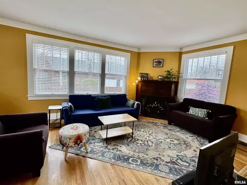 Living - 405 S Edwards St, Macomb, IL 61455 photo 4 of 6