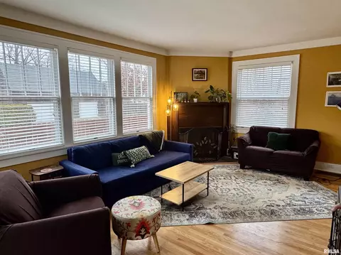 Living - 405 S Edwards St, Macomb, IL 61455 photo 3 of 6