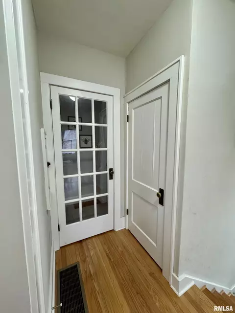 Entry Way - 405 S Edwards St, Macomb, IL 61455 photo 11 of 11