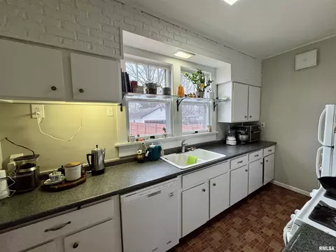 Kitchen - 405 S Edwards St, Macomb, IL 61455 photo 3 of 4