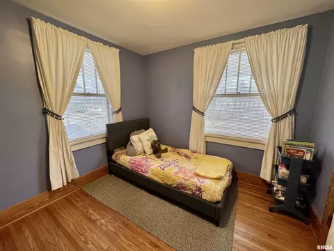 Bedroom - 405 S Edwards St, Macomb, IL 61455 photo 4 of 9