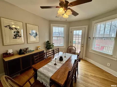 Dining - 405 S Edwards St, Macomb, IL 61455 photo 4 of 5