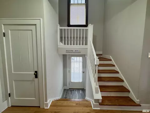 Entry Way - 405 S Edwards St, Macomb, IL 61455 photo 2 of 11