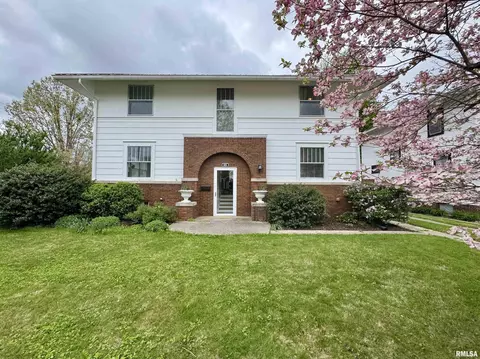 405 S Edwards St, Macomb, IL 61455
