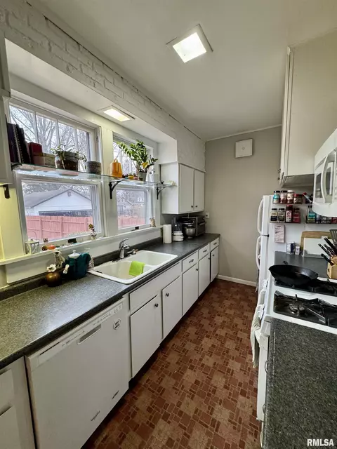 Kitchen - 405 S Edwards St, Macomb, IL 61455 photo 2 of 4