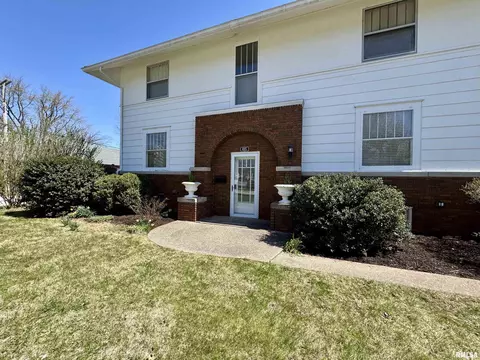 Exterior - 405 S Edwards St, Macomb, IL 61455 photo 3 of 7