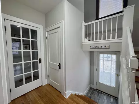 Entry Way - 405 S Edwards St, Macomb, IL 61455 photo 3 of 11