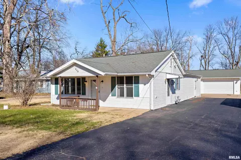 208 Gunion Ave, Pekin, IL 61554