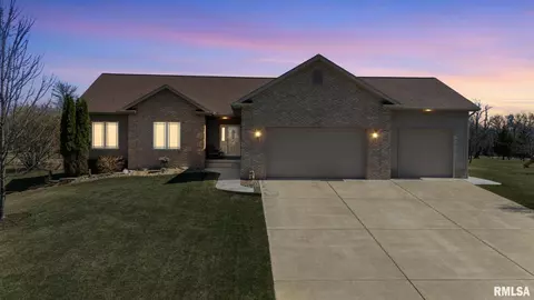 23306 Augusta Dr, Washington, IL 61571