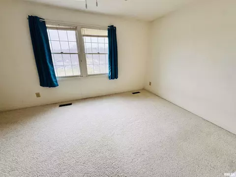 105 Arlington Dr, Macomb, IL 61455 photo 14