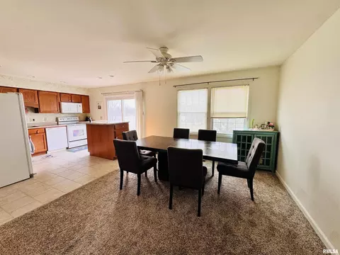 105 Arlington Dr, Macomb, IL 61455 photo 4