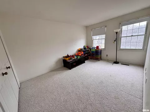 105 Arlington Dr, Macomb, IL 61455 photo 9