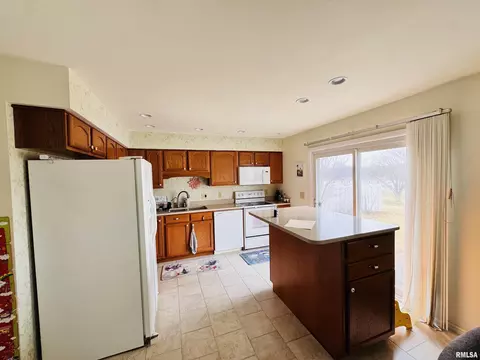 105 Arlington Dr, Macomb, IL 61455 photo 5