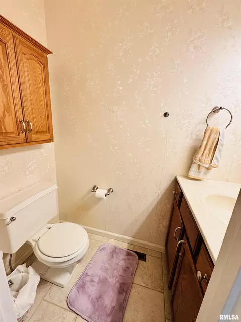 105 Arlington Dr, Macomb, IL 61455 photo 7